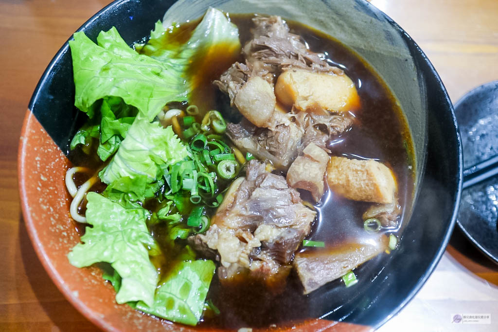 桃園蘆竹美食-東豐庭牛肉麵-現場汆燙美國生牛肉川燙麵/牛肉麵專賣/特力屋店 @靜兒貪吃遊玩愛分享