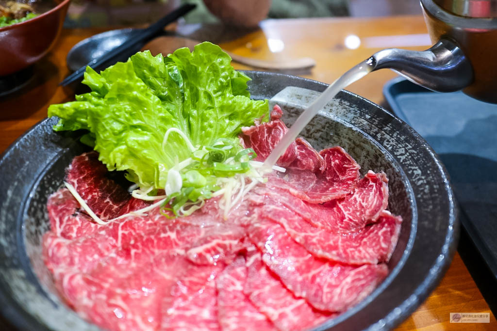 桃園蘆竹美食-東豐庭牛肉麵-現場汆燙美國生牛肉川燙麵/牛肉麵專賣/特力屋店 @靜兒貪吃遊玩愛分享