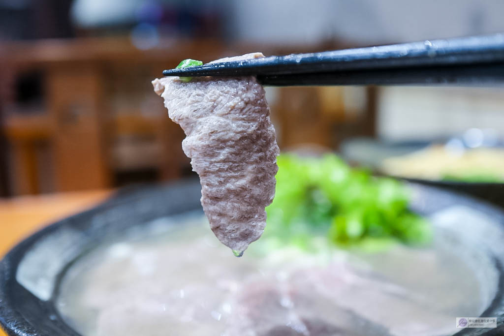 桃園蘆竹美食-東豐庭牛肉麵-現場汆燙美國生牛肉川燙麵/牛肉麵專賣/特力屋店 @靜兒貪吃遊玩愛分享