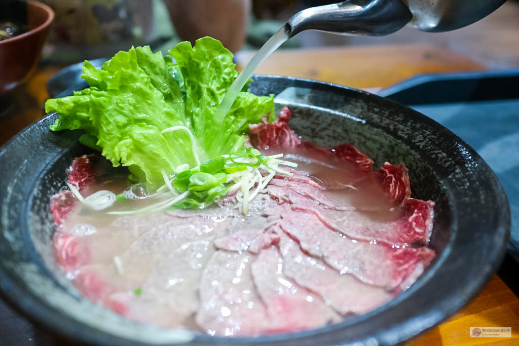 桃園蘆竹美食-東豐庭牛肉麵-現場汆燙美國生牛肉川燙麵/牛肉麵專賣/特力屋店 @靜兒貪吃遊玩愛分享