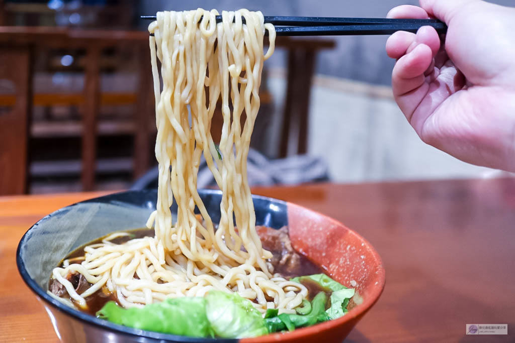 桃園蘆竹美食-東豐庭牛肉麵-現場汆燙美國生牛肉川燙麵/牛肉麵專賣/特力屋店 @靜兒貪吃遊玩愛分享