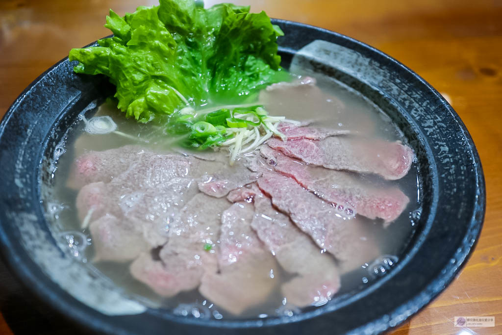 桃園蘆竹美食-東豐庭牛肉麵-現場汆燙美國生牛肉川燙麵/牛肉麵專賣/特力屋店 @靜兒貪吃遊玩愛分享