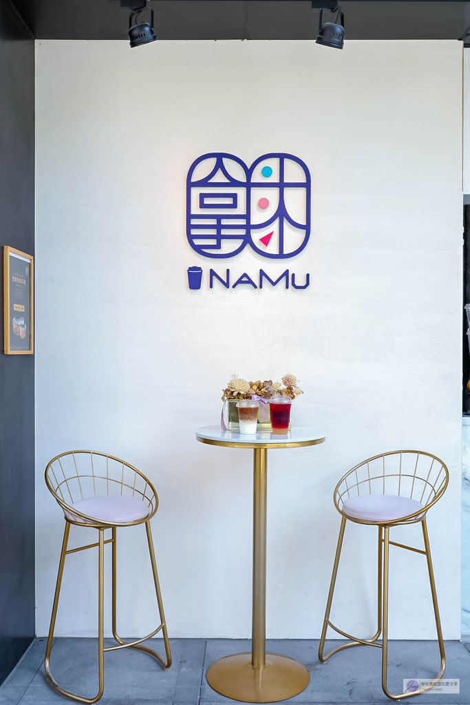 桃園下午茶-拿沐咖啡 Namu-純白大理石網美系外帶特調咖啡飲品店VS看起來比別人黑滑順入口即化的四葉熟成乳酪/藝文特區美食 @靜兒貪吃遊玩愛分享