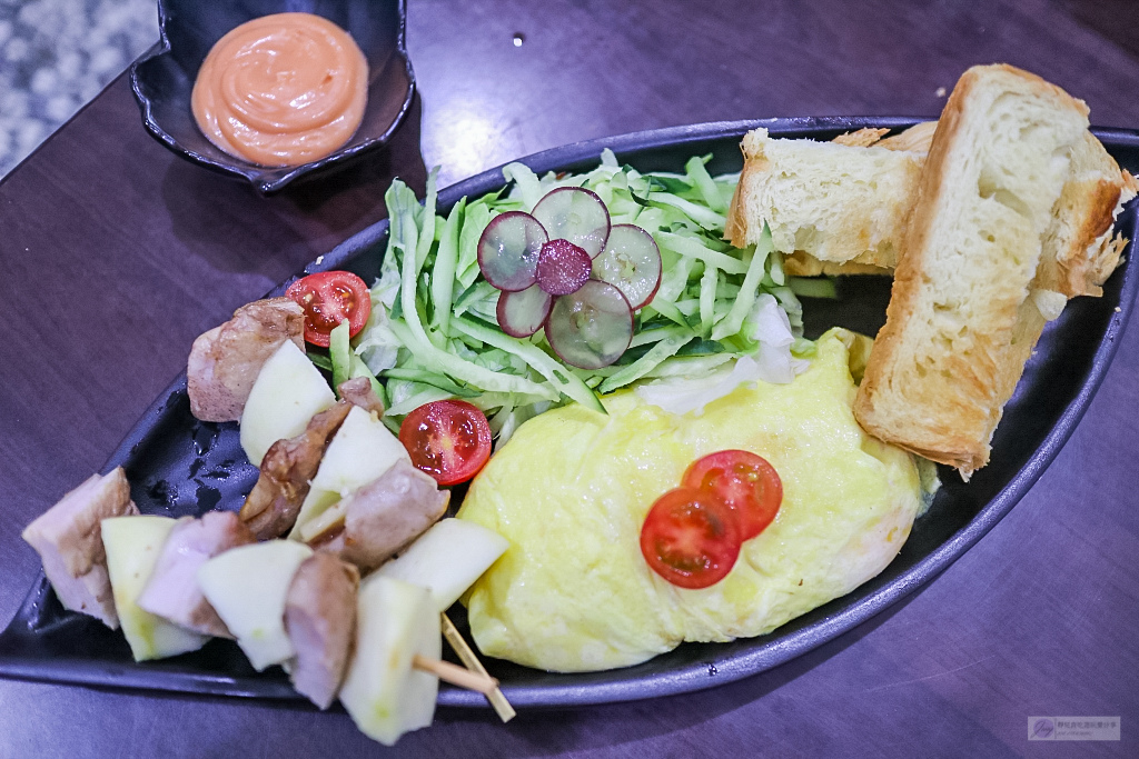 宜蘭礁溪美食-老張早餐吧-豐富多元跳脫傳統早餐模式的創意料理/有蛋無餅的滾蛋卡啦VS濃郁醇厚的南瓜豆漿/食尚玩家特別推薦 @靜兒貪吃遊玩愛分享