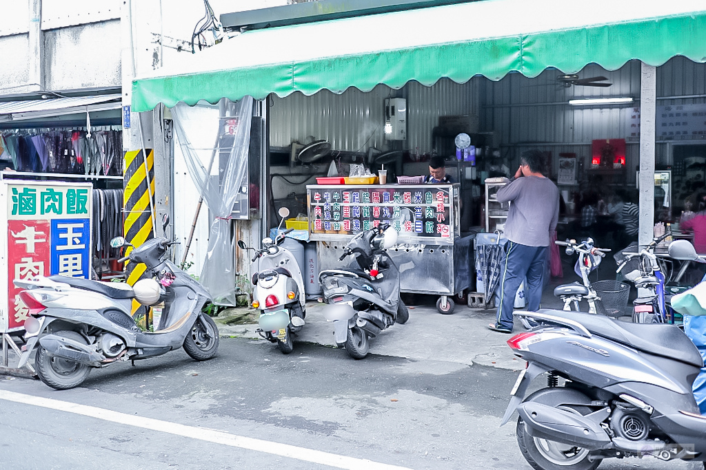 花蓮玉里美食-勤祥麵館-隱藏在玉里市場內在地人最愛的90元超大碗牛肉麵 玉里麵 @靜兒貪吃遊玩愛分享