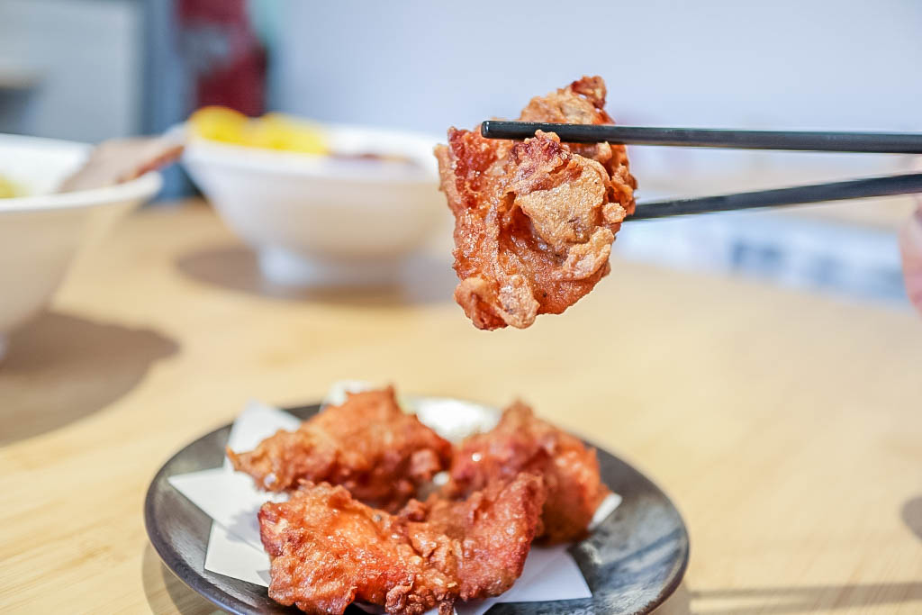 桃園美食-豚戈屋台拉麵-每日限量20碗季節限定清爽的柚子鹽味雞湯拉麵/台灣拉麵 日本拉麵 @靜兒貪吃遊玩愛分享