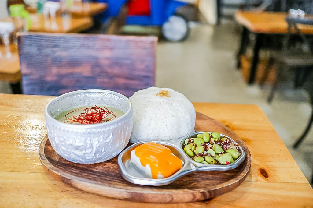 桃園中壢美食-Tuk-Tuk Thai Café 圖圖咖啡館-可愛的泰國嘟嘟車x泰式創意料理咖啡廳 @靜兒貪吃遊玩愛分享