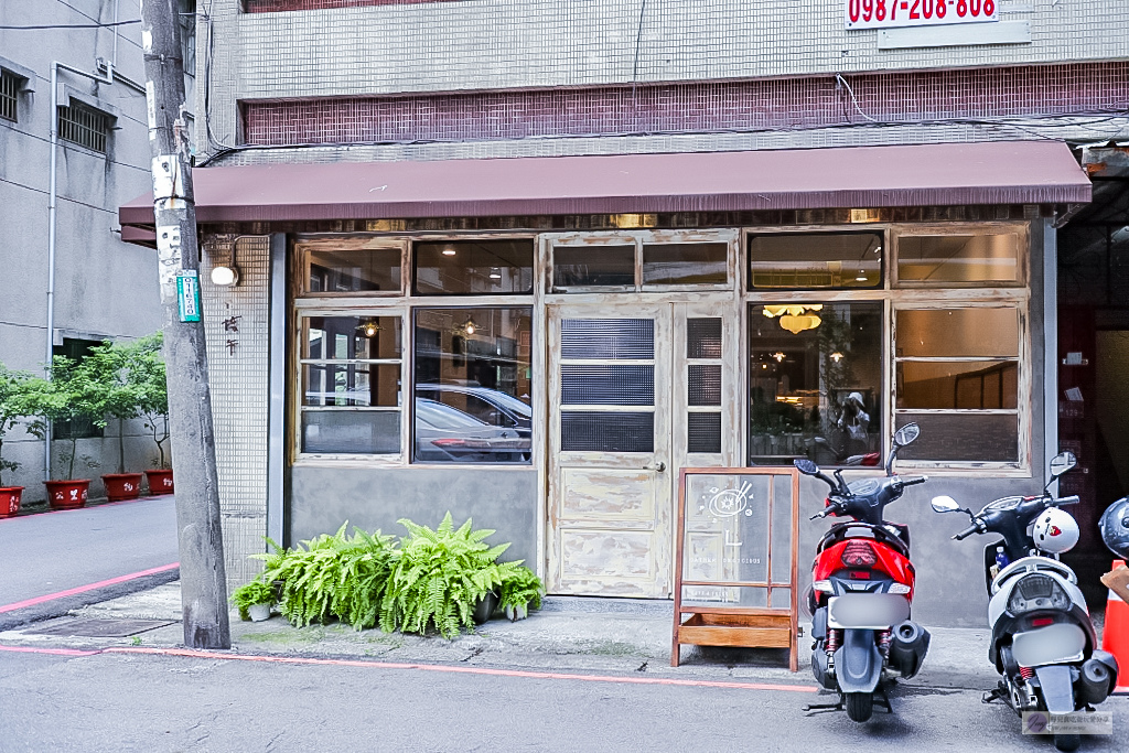 桃園中壢美食-拾午 gather delicious-老宅改造的文青復古風格咖啡廳/早午餐 甜點 下午茶/鄰近威尼斯影城 @靜兒貪吃遊玩愛分享