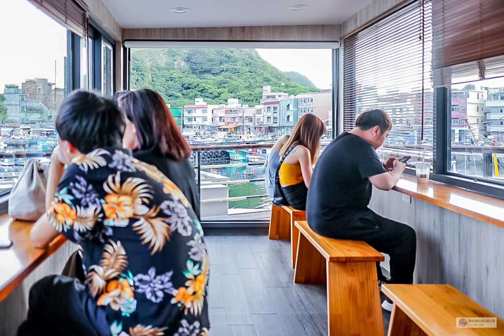 新北瑞芳美食-老度咖啡 CAFE LADOO-眺望深澳漁港美景不限時貨櫃屋咖啡廳/深澳漁港旁 @靜兒貪吃遊玩愛分享