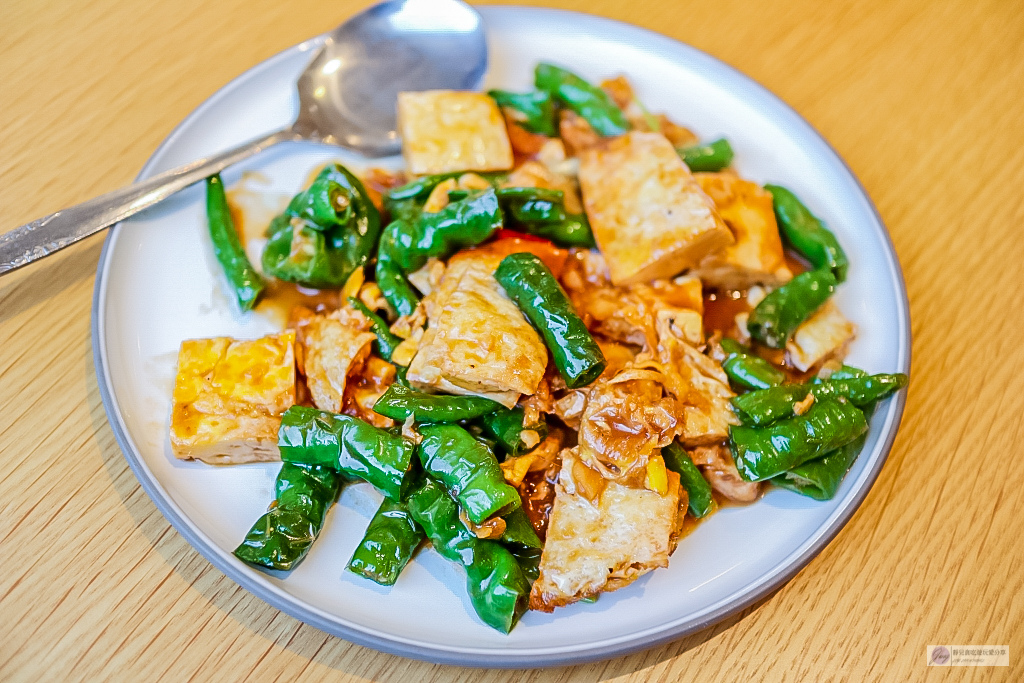 桃園蘆竹美食-阿本家 Jia Bena-純白色系簡約日雜文青質感風格川湘餐館/鄰近南崁台茂購物中心 @靜兒貪吃遊玩愛分享