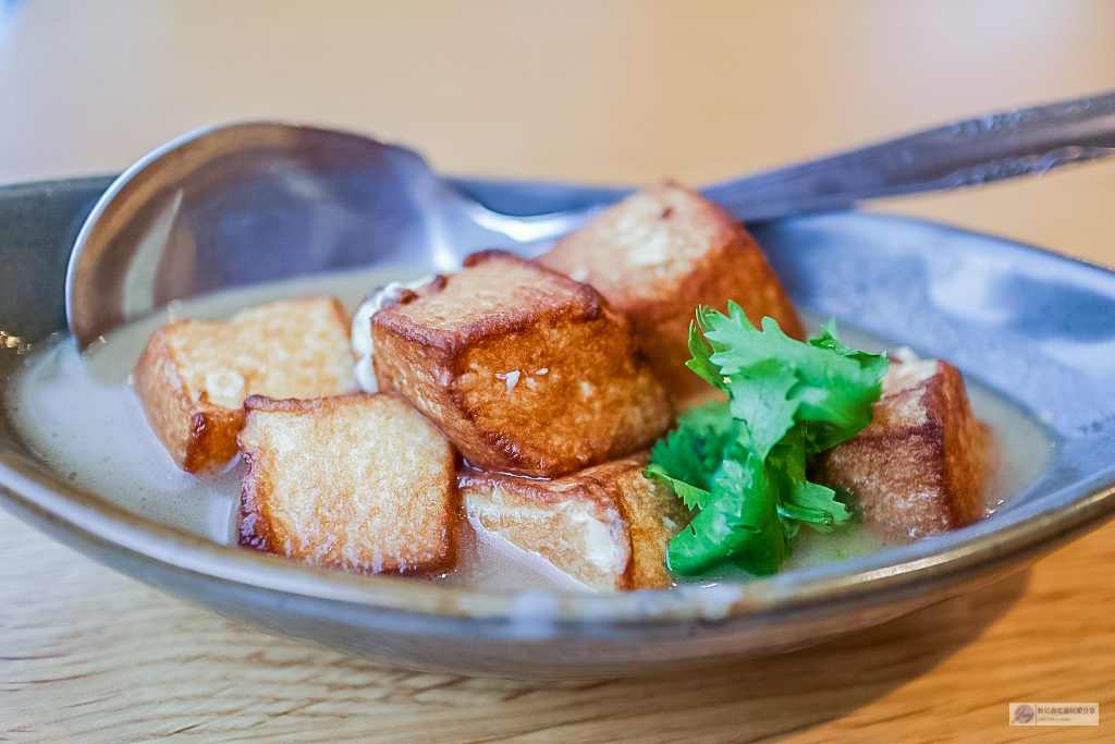 桃園蘆竹美食-阿本家 Jia Bena-純白色系簡約日雜文青質感風格川湘餐館/鄰近南崁台茂購物中心 @靜兒貪吃遊玩愛分享