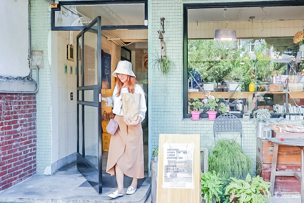 桃園中壢美食-M PAIN Boulangerie &#038; Pâtisserie-隱藏老宅裡歐式庭園風格的自家烘焙法國長棍麵包/鄰近中壢夜市 @靜兒貪吃遊玩愛分享