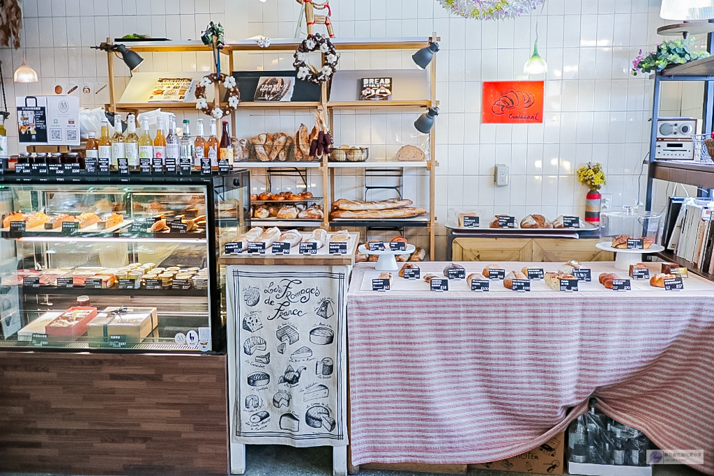 桃園中壢美食-M PAIN Boulangerie &#038; Pâtisserie-隱藏老宅裡歐式庭園風格的自家烘焙法國長棍麵包/鄰近中壢夜市 @靜兒貪吃遊玩愛分享