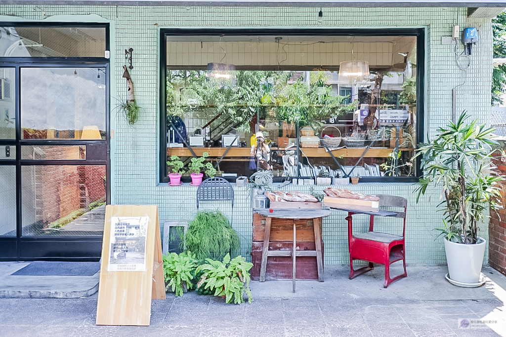 桃園中壢美食-M PAIN Boulangerie &#038; Pâtisserie-隱藏老宅裡歐式庭園風格的自家烘焙法國長棍麵包/鄰近中壢夜市 @靜兒貪吃遊玩愛分享