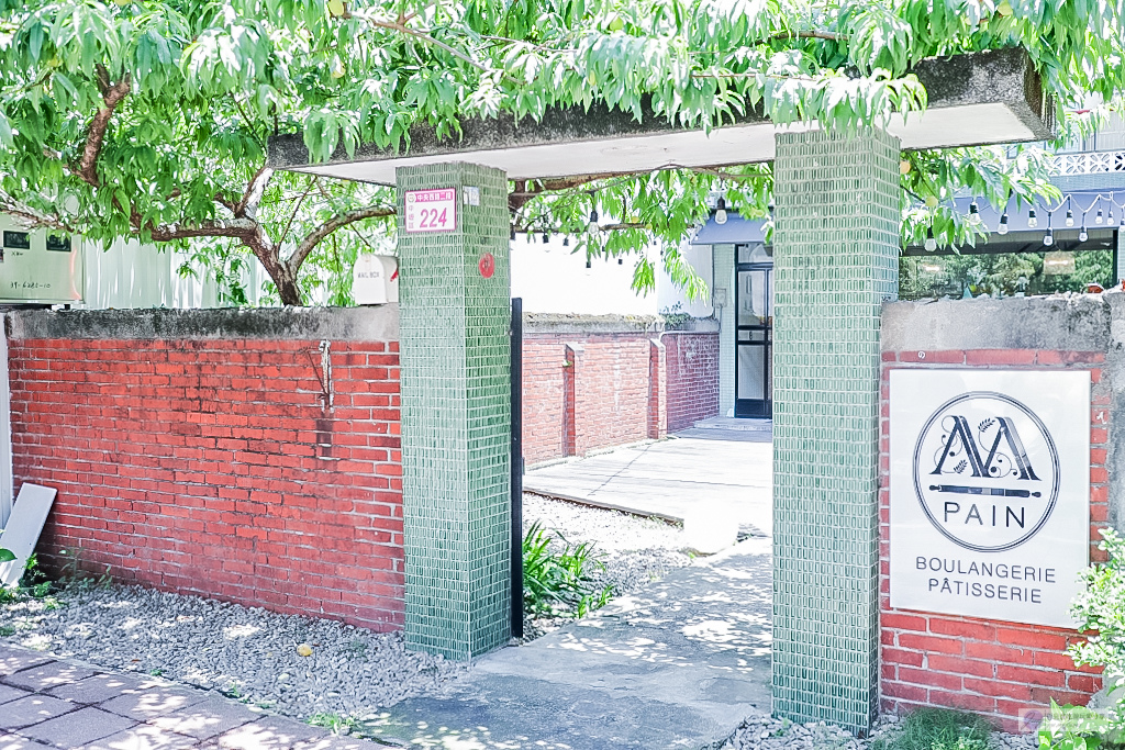 桃園中壢美食-M PAIN Boulangerie &#038; Pâtisserie-隱藏老宅裡歐式庭園風格的自家烘焙法國長棍麵包/鄰近中壢夜市 @靜兒貪吃遊玩愛分享