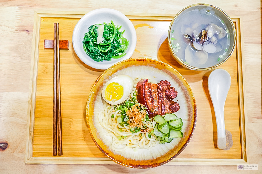 桃園中壢美食-那碗。滷肉飯/牛肉麵專賣-日系簡約文青風格質感牛肉麵店/控肉飯 牛肉麵 滷肉飯/鄰近中壢交流道 @靜兒貪吃遊玩愛分享