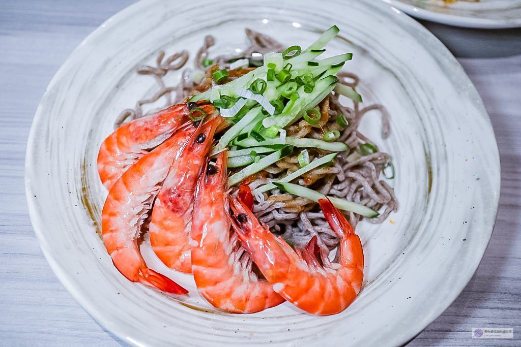 桃園美食-頑咖-清新夏季質感小店清爽香辣的泰式冰鎮鮮蝦涼麵/咖哩 涼麵/鄰近桃園夜市 @靜兒貪吃遊玩愛分享