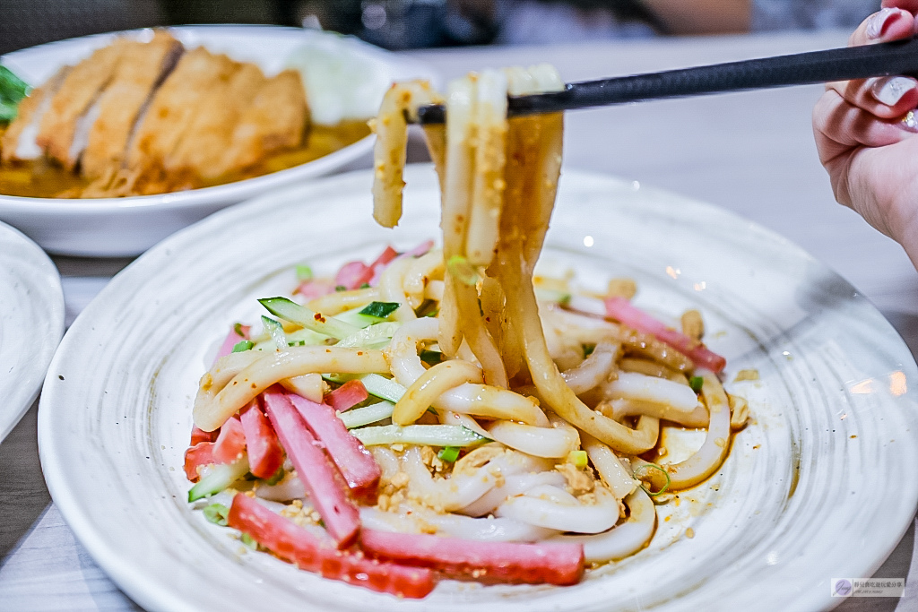 桃園美食-頑咖-清新夏季質感小店清爽香辣的泰式冰鎮鮮蝦涼麵/咖哩 涼麵/鄰近桃園夜市 @靜兒貪吃遊玩愛分享