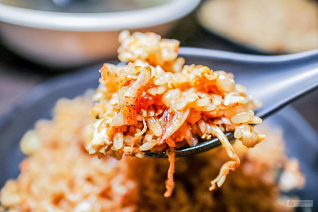 桃園美食-炒味亭炒飯專賣店-超人氣台灣炒飯王平價熱炒/炒飯 炒麵 熱炒/鄰近桃園大廟 @靜兒貪吃遊玩愛分享