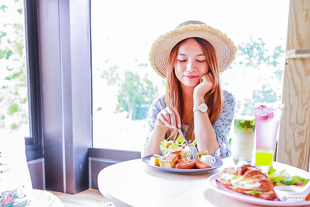 桃園美食-Reboot Cafe-輕工業風簡約質感咖啡廳/輕食 咖啡 鬆餅/鄰近藝文特區/寵物友善餐廳 @靜兒貪吃遊玩愛分享