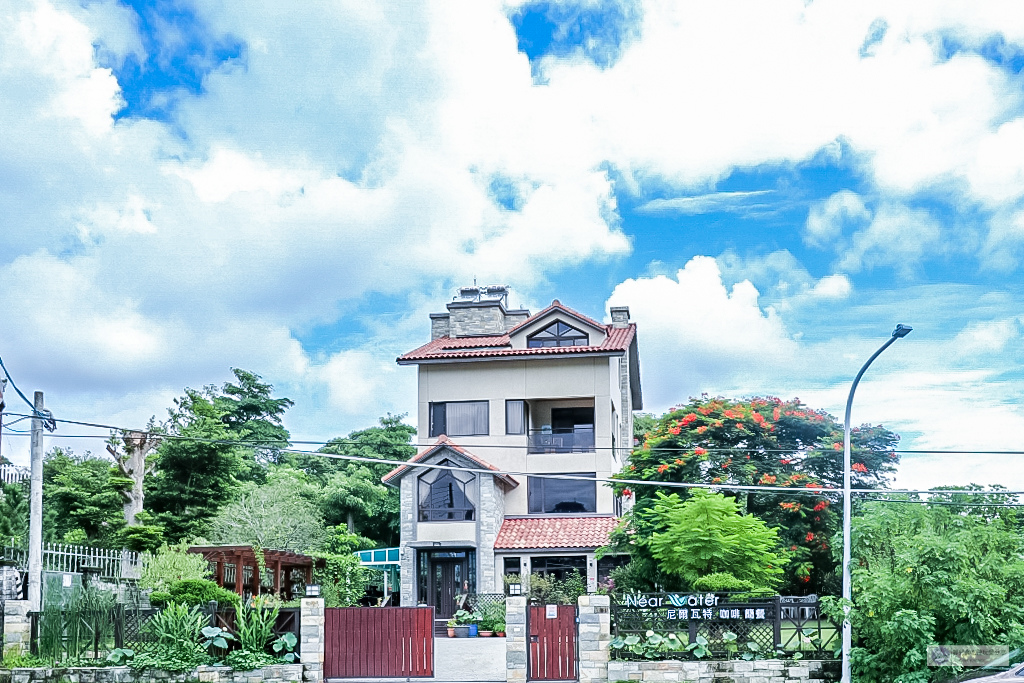 桃園龍潭美食-尼爾瓦特 NEAR WATER café-石門水庫旁優美風景的不限時景觀咖啡廳/早午餐 咖啡 甜點/鄰近石門水庫/寵物友善餐廳 @靜兒貪吃遊玩愛分享