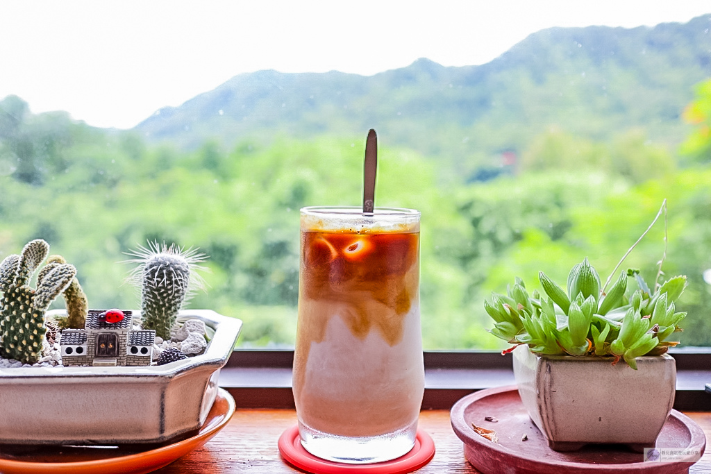 桃園龍潭美食-尼爾瓦特 NEAR WATER café-石門水庫旁優美風景的不限時景觀咖啡廳/早午餐 咖啡 甜點/鄰近石門水庫/寵物友善餐廳 @靜兒貪吃遊玩愛分享