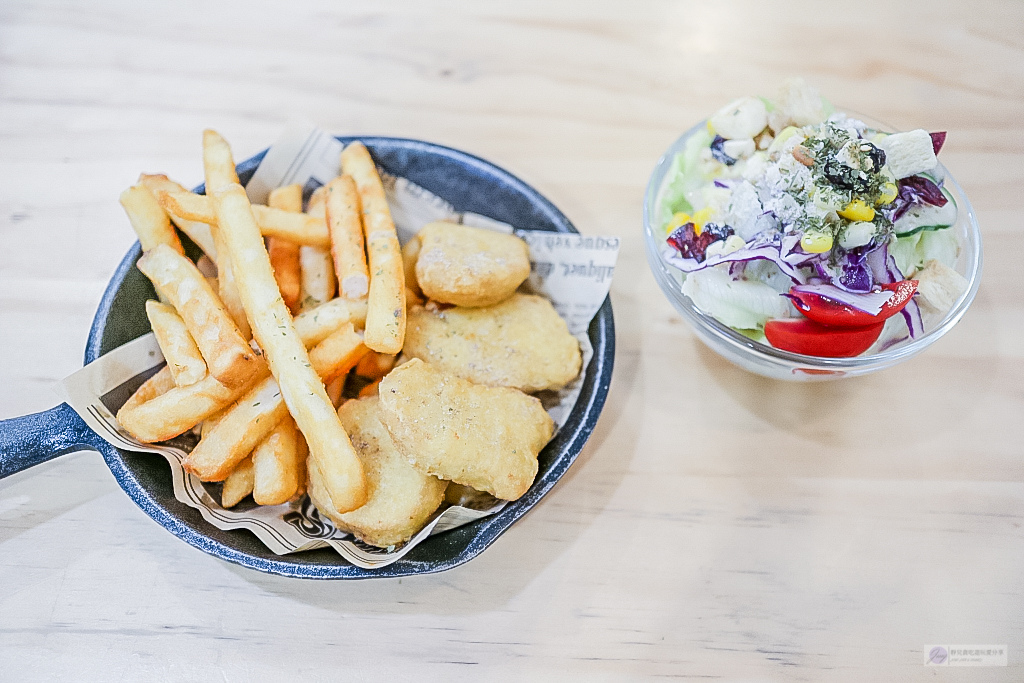 桃園美食-Lazy Brunch 慵懶早午餐-隱藏在巷弄間的簡約鄉村文青風格早午餐/漢堡 熱壓吐司 蔥抓餅/寵物友善餐廳 @靜兒貪吃遊玩愛分享