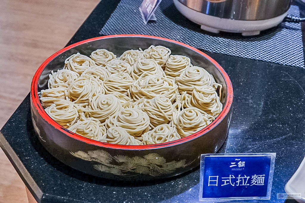 桃園美食-鬥牛士二鍋-超浮誇系大仙肉盤 平日午餐只要$358吃到飽/桃園ATT筷時尚食尚店 @靜兒貪吃遊玩愛分享