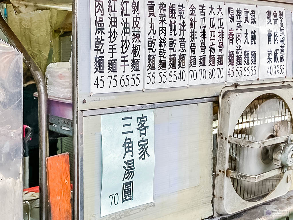 桃園龜山美食-辣食堂-隱藏版麵店冬季限定客家三角鹹湯圓銅板美食/龜山后街美食 @靜兒貪吃遊玩愛分享