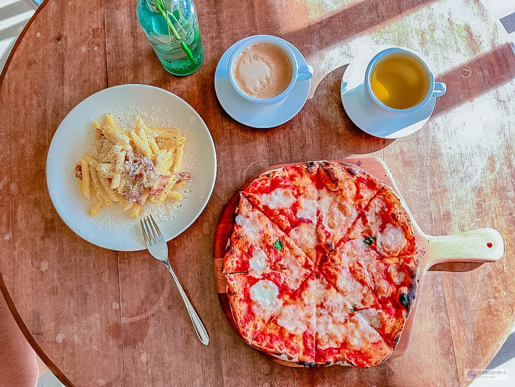 桃園大溪美食-Abbraccio 抱抱義大利-免飛歐洲超浪漫唯美的義大利鄉村風格餐廳/披薩 義大利麵 甜點/鄰近慈湖陵寢/寵物友善餐廳 @靜兒貪吃遊玩愛分享