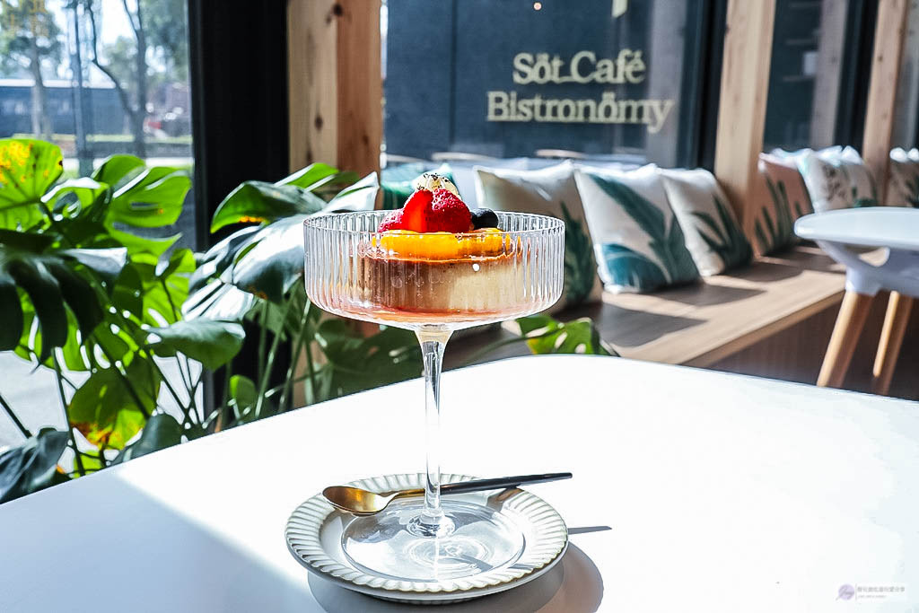 新北林口美食-Söt Café Bistronömy 新浮島咖啡-輕北歐時尚裝潢風格咖啡廳/林口展悅店 @靜兒貪吃遊玩愛分享