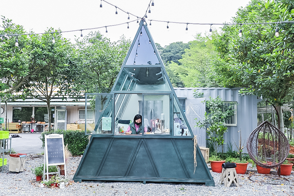 桃園蘆竹美食-Friend In Caf’e-採預約制超Chill日雜文青網美風野營帳篷咖啡廳/BBQ 鹹食 咖啡 甜點/鄰近第一高爾夫球場/寵物友善餐廳 @靜兒貪吃遊玩愛分享