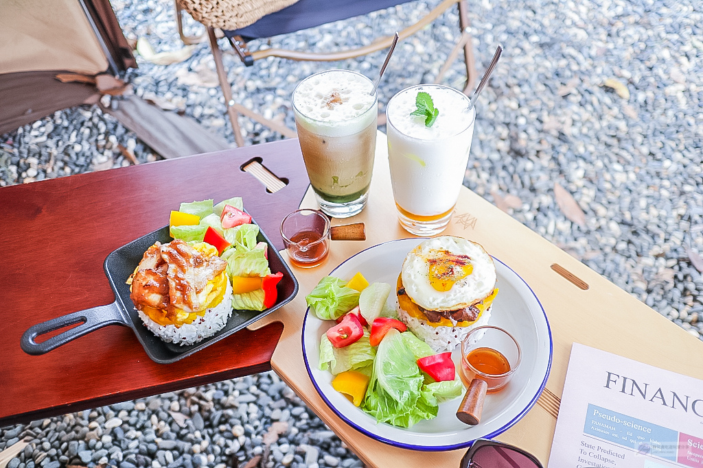 桃園蘆竹美食-Friend In Caf’e-採預約制超Chill日雜文青網美風野營帳篷咖啡廳/BBQ 鹹食 咖啡 甜點/鄰近第一高爾夫球場/寵物友善餐廳 @靜兒貪吃遊玩愛分享