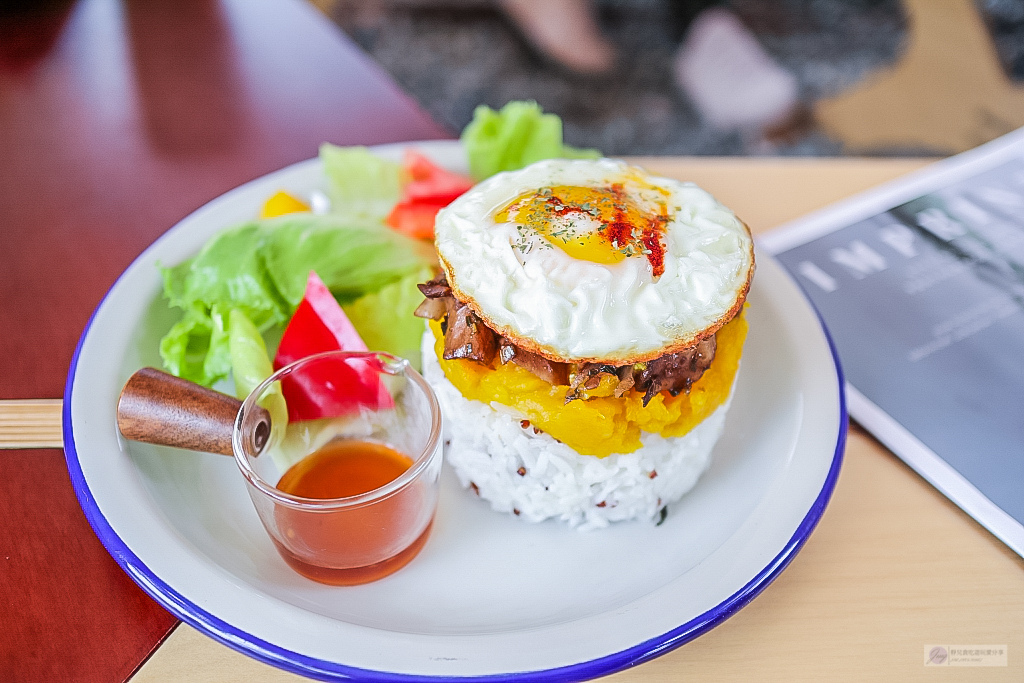 桃園蘆竹美食-Friend In Caf’e-採預約制超Chill日雜文青網美風野營帳篷咖啡廳/BBQ 鹹食 咖啡 甜點/鄰近第一高爾夫球場/寵物友善餐廳 @靜兒貪吃遊玩愛分享