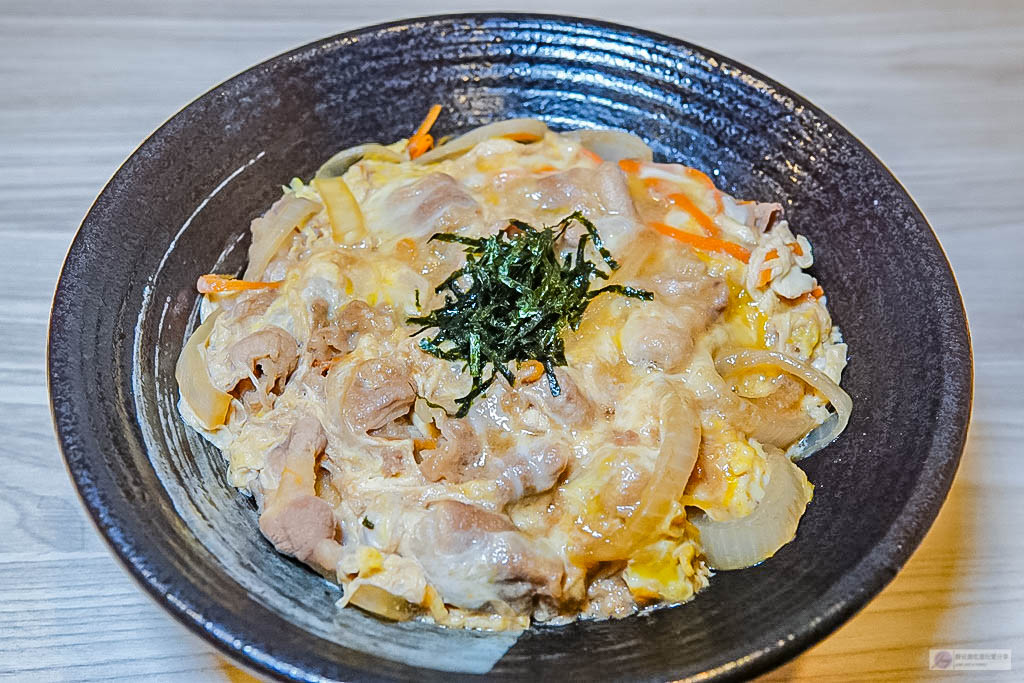 桃園美食-魔法樂廚歐姆咖哩、日式丼飯專賣-百元平價香濃美味的南瓜咖哩專賣店/咖哩 飲品 丼飯/桃園大業總店 @靜兒貪吃遊玩愛分享