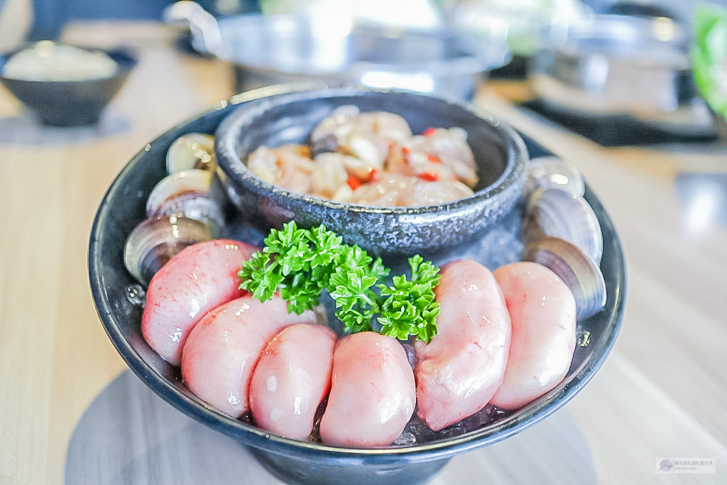 桃園美食-上善若水海鮮鍋物 大興店-CP值超高不到四百的親子雙雞超浮誇雞佛套餐/千張豆腐紙有趣書法料理/鄰近藝文特區 @靜兒貪吃遊玩愛分享