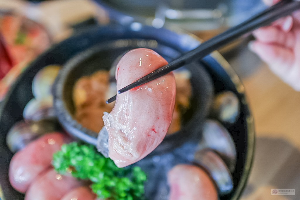 桃園美食-上善若水海鮮鍋物 大興店-CP值超高不到四百的親子雙雞超浮誇雞佛套餐/千張豆腐紙有趣書法料理/鄰近藝文特區 @靜兒貪吃遊玩愛分享