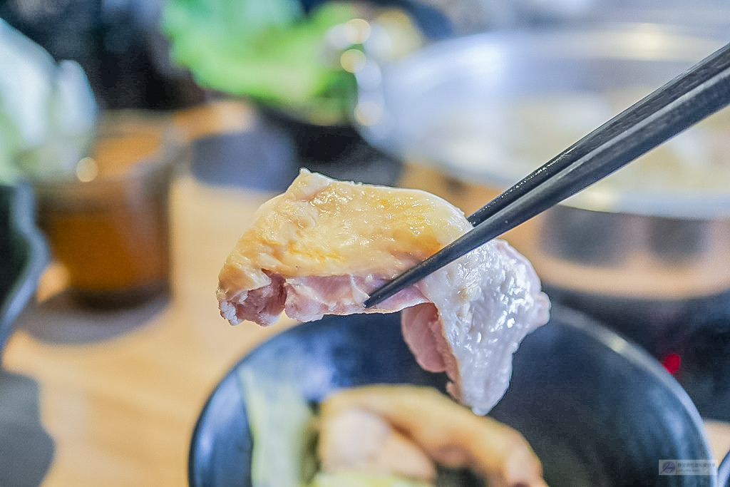 桃園美食-上善若水海鮮鍋物 大興店-CP值超高不到四百的親子雙雞超浮誇雞佛套餐/千張豆腐紙有趣書法料理/鄰近藝文特區 @靜兒貪吃遊玩愛分享