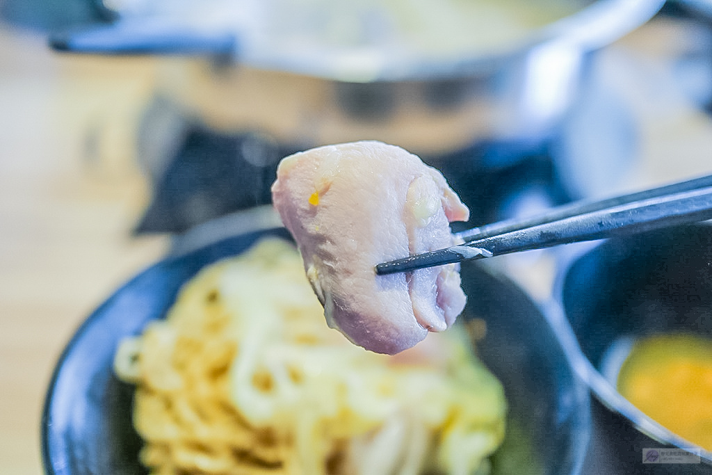 桃園美食-上善若水海鮮鍋物 大興店-CP值超高不到四百的親子雙雞超浮誇雞佛套餐/千張豆腐紙有趣書法料理/鄰近藝文特區 @靜兒貪吃遊玩愛分享