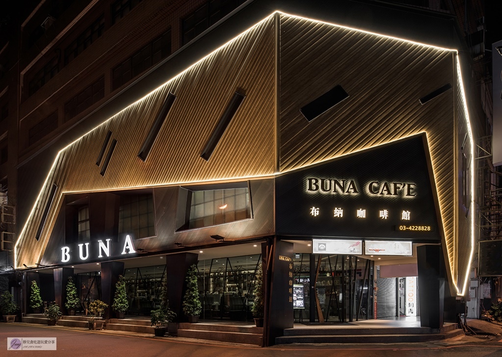 桃園中壢美食-BUNA CAF&#8217;E 布納咖啡館 中壢店-外帶超浮誇豪華龍蝦海鮮拼盤只要68折、飲品5折優惠/鄰近中壢SOGO @靜兒貪吃遊玩愛分享