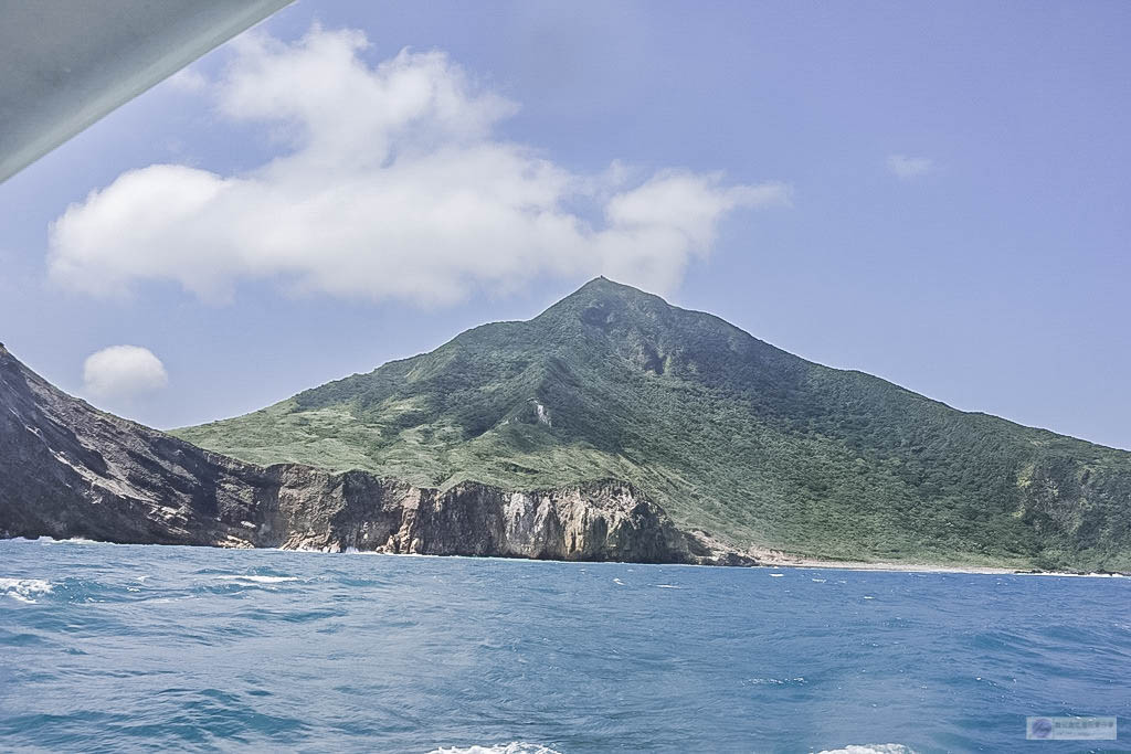 宜蘭頭城旅遊-龜山島賞鯨船隊-凱鯨號-偽出國一秒到帛琉!絕美仙境牛奶海/登島+環繞龜山島二合一行程 @靜兒貪吃遊玩愛分享