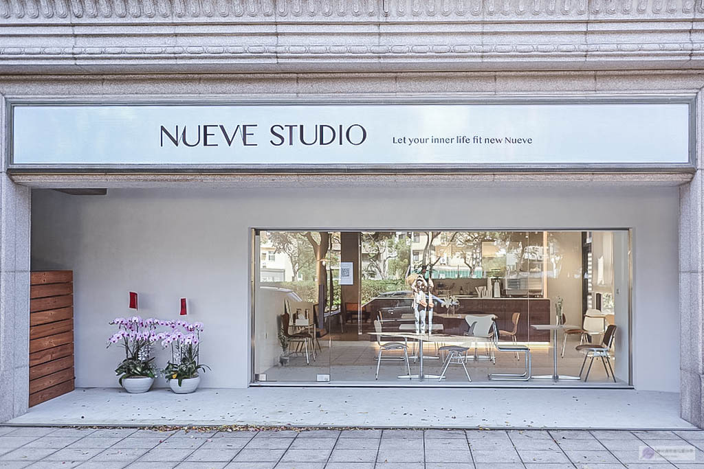 桃園中壢美食-Nueve Studio-偽出國純白韓系簡約文青咖啡廳/咖啡 司康 甜點/鄰近青埔高鐵 @靜兒貪吃遊玩愛分享