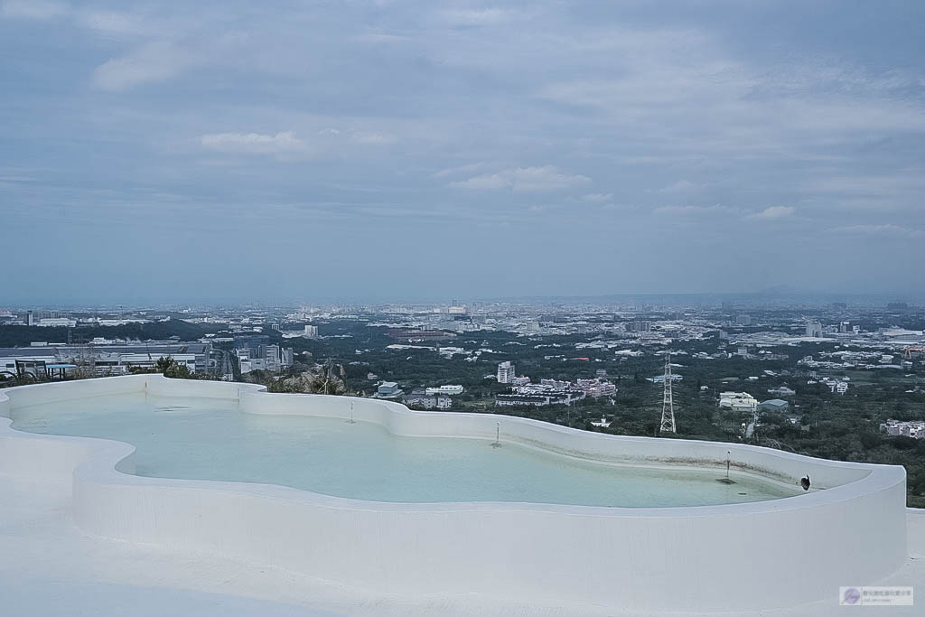 桃園龍潭美食-夏夕夏景 Summer Land-浪漫異國情調夢幻圓型座位景觀餐廳/俯瞰桃園夜景的新去處/義大利麵 飯 鬆餅 飲品/寵物友善 @靜兒貪吃遊玩愛分享