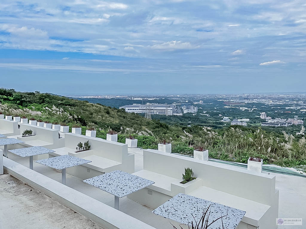 桃園龍潭美食-夏夕夏景 Summer Land-浪漫異國情調夢幻圓型座位景觀餐廳/俯瞰桃園夜景的新去處/義大利麵 飯 鬆餅 飲品/寵物友善 @靜兒貪吃遊玩愛分享