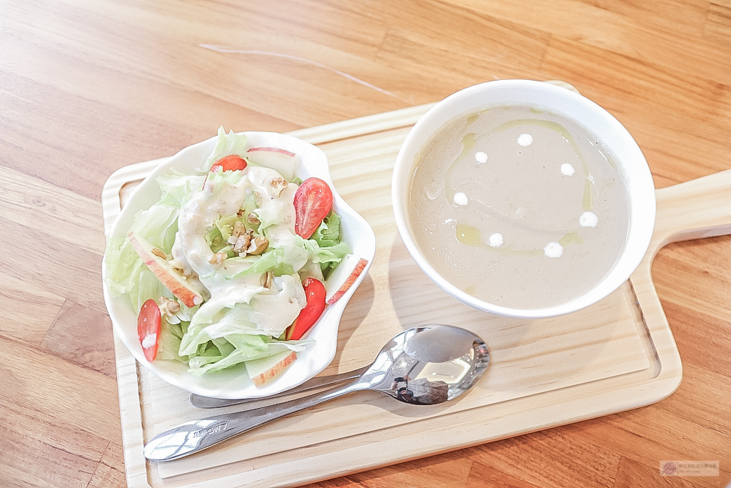 桃園龍潭美食-野薑花與貓庭園咖啡-隱藏於巷弄內的歐式鄉村庭園風格咖啡廳/排餐 義大利麵 下午茶 @靜兒貪吃遊玩愛分享