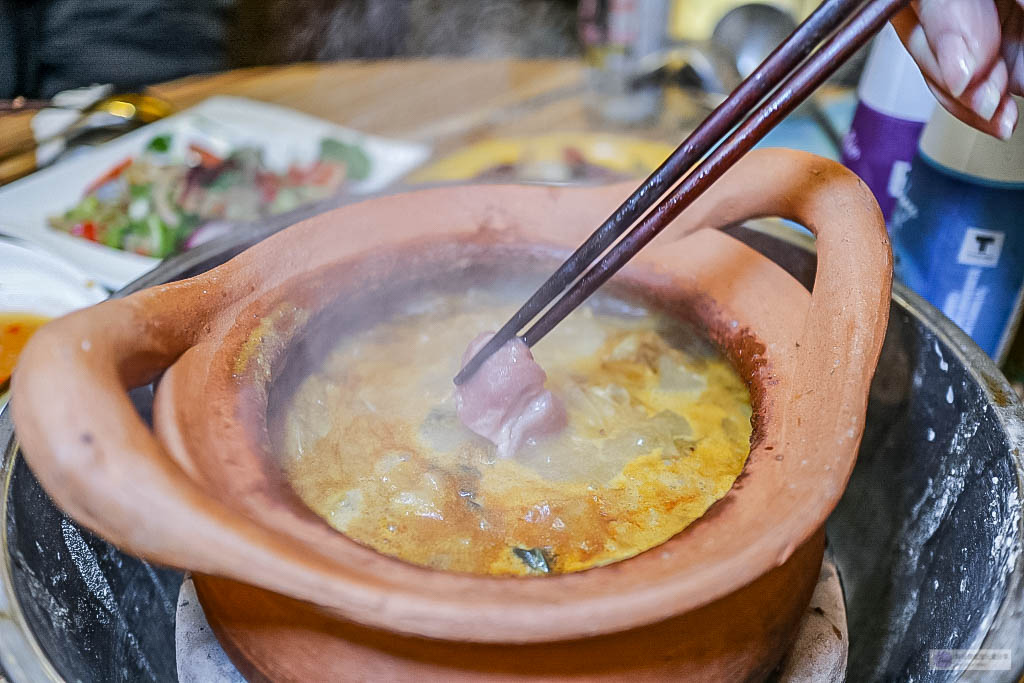 桃園蘆竹美食-Thai大佬.泰式廚房-隱藏在巷弄內超道地的泰式土窯酸辣鍋/炸物烤物 熱炒 鍋物/鄰近南崁市場(已歇業) @靜兒貪吃遊玩愛分享