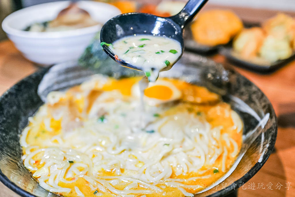 桃園中壢美食-努多司noodles拉麵-日式超人氣地獄拉麵/拉麵 烏龍麵 炸物/鄰近中壢SOGO @靜兒貪吃遊玩愛分享