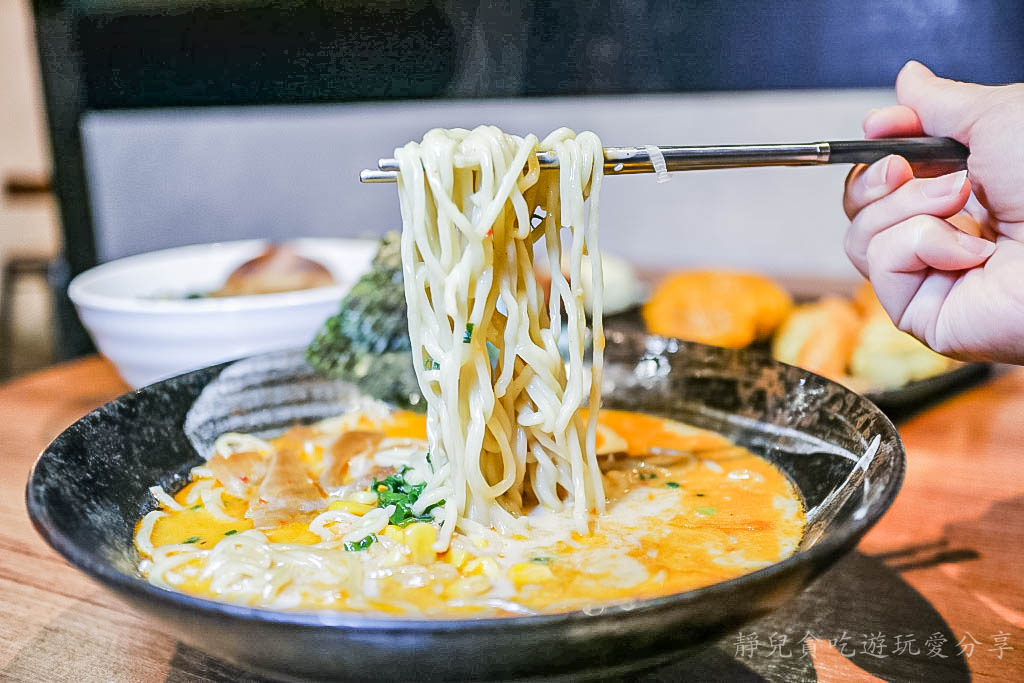 桃園中壢美食-努多司noodles拉麵-日式超人氣地獄拉麵/拉麵 烏龍麵 炸物/鄰近中壢SOGO @靜兒貪吃遊玩愛分享