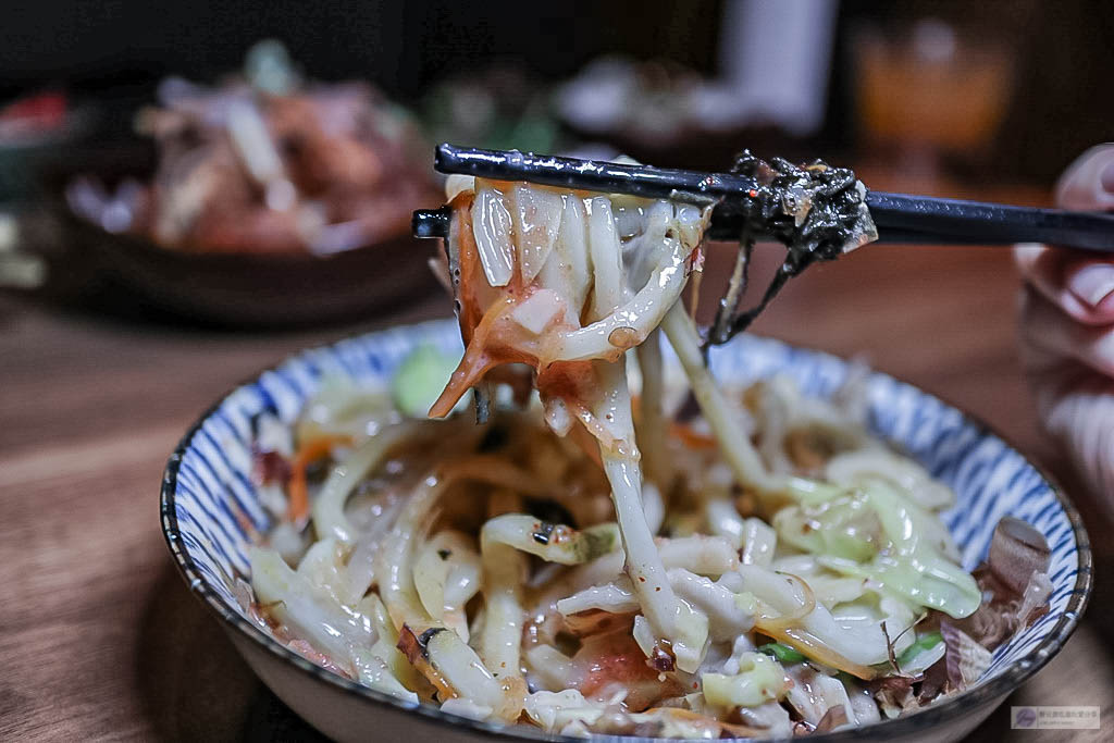 桃園美食-三石居酒屋-秒飛日本居酒屋!銅板價日式串燒烤物/桃園大廟旁/宵夜 小酌 美食 @靜兒貪吃遊玩愛分享