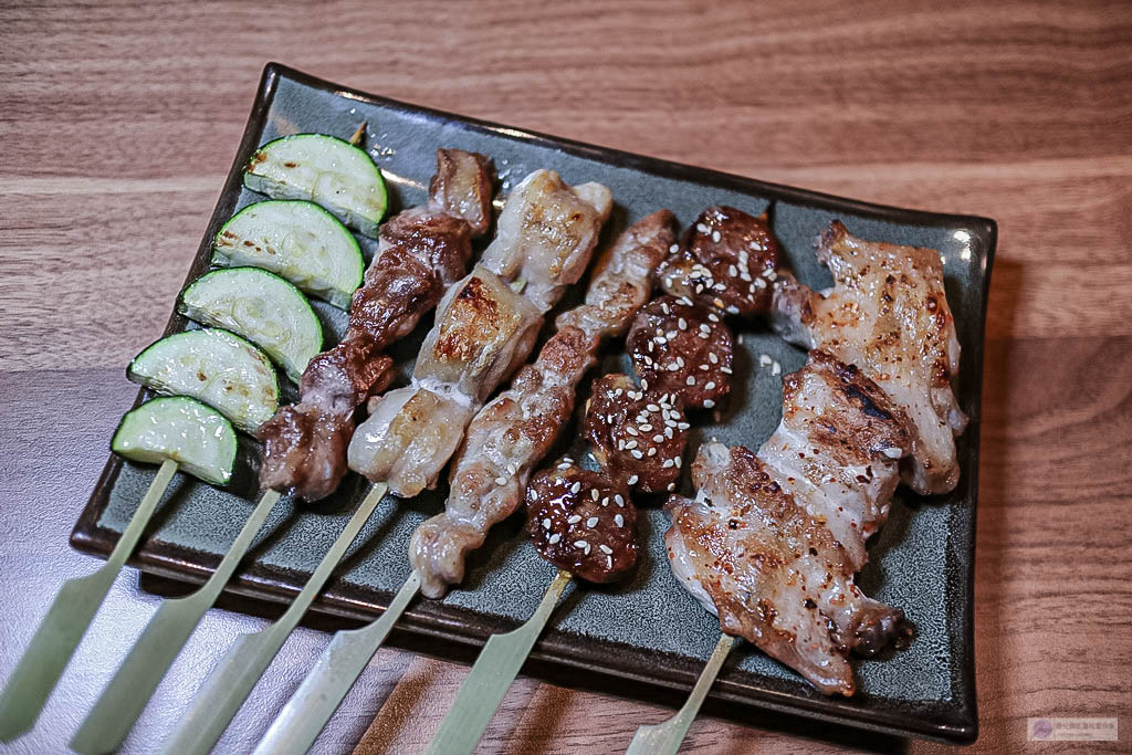 桃園美食-三石居酒屋-秒飛日本居酒屋!銅板價日式串燒烤物/桃園大廟旁/宵夜 小酌 美食 @靜兒貪吃遊玩愛分享